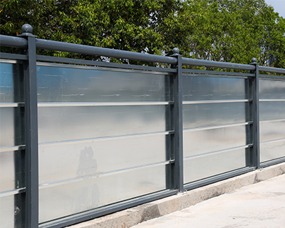 鋼結(jié)構(gòu)圍擋制作鋼材型號(hào)及機(jī)械性能？