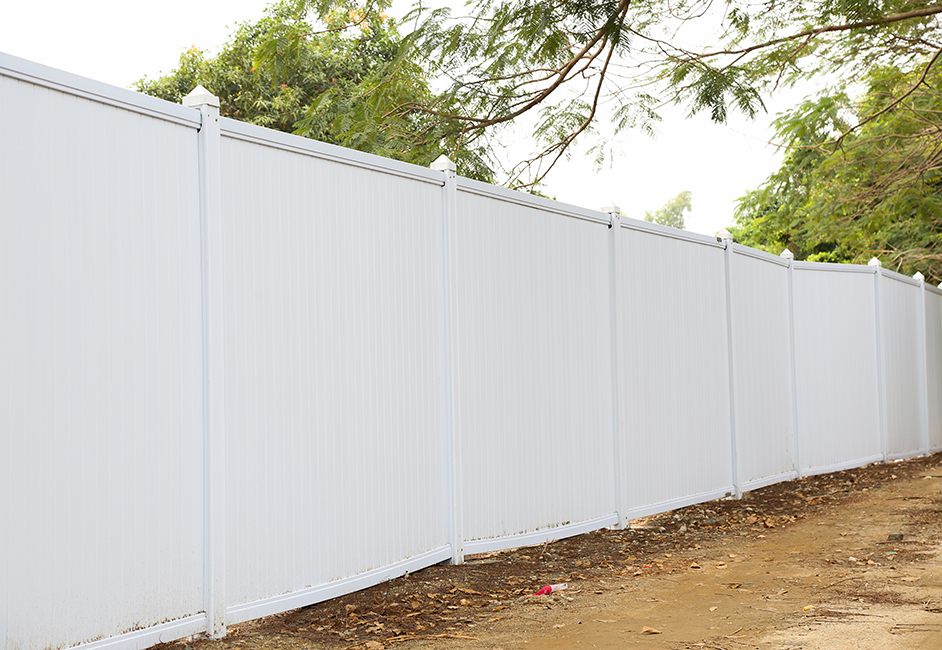 沙井城中村舊改項目現場安裝旭東pvc圍擋