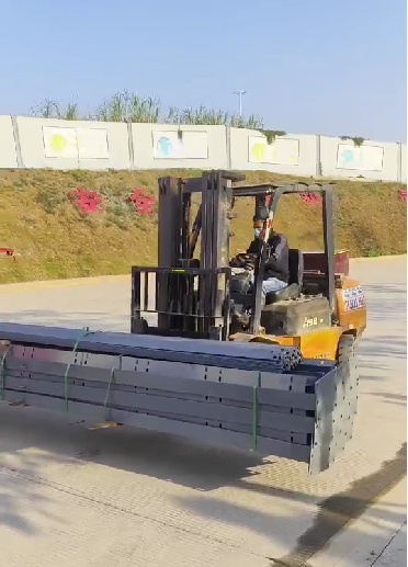 旭東鋼構裝配式烤漆圍擋A款出貨 定制4米工程圍擋