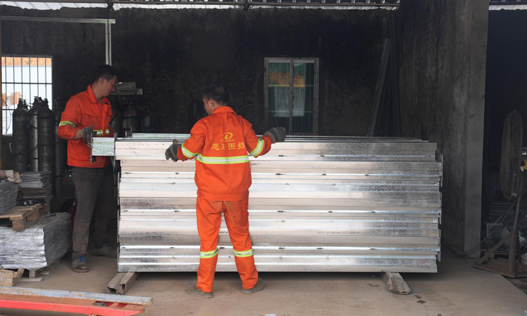 爭分奪秒，300 米圍擋星夜馳援鹽田工地