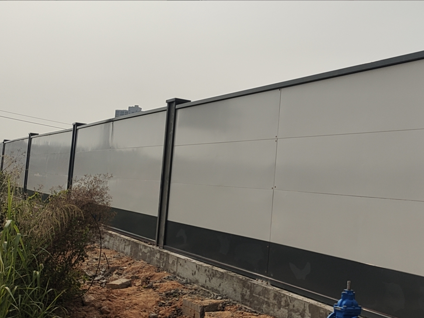 隔開的是施工現場 隔不開的是對城市發展的期待