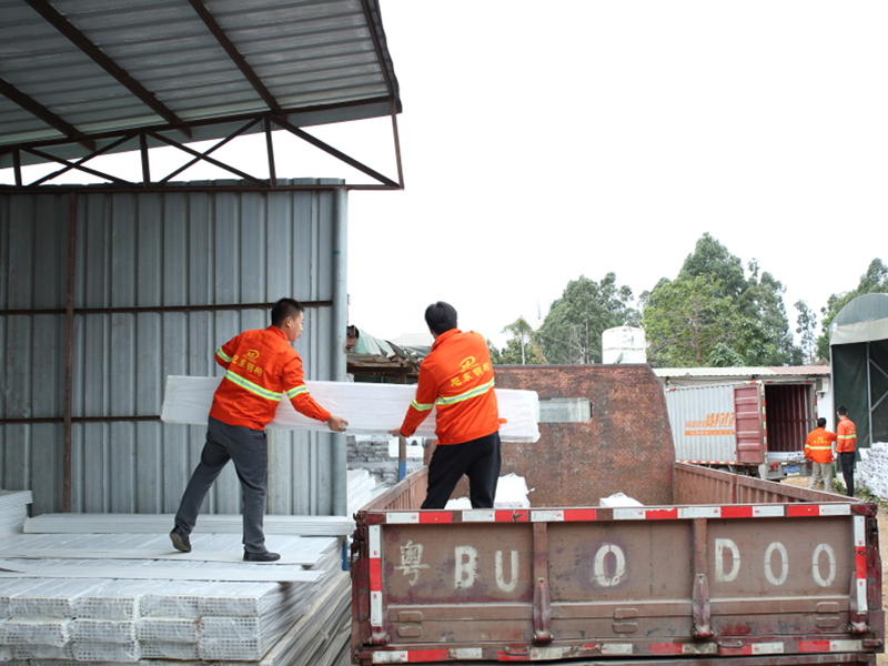 PVC圍擋價格解析：產品品質與安裝服務如何平衡？